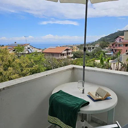 Tropeano Aparthotel 3*